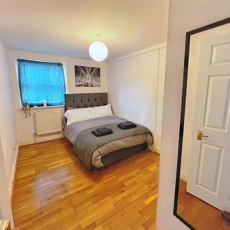 Lovely 2-Bedroom Serviced Apartment Greater London Kültér fotó
